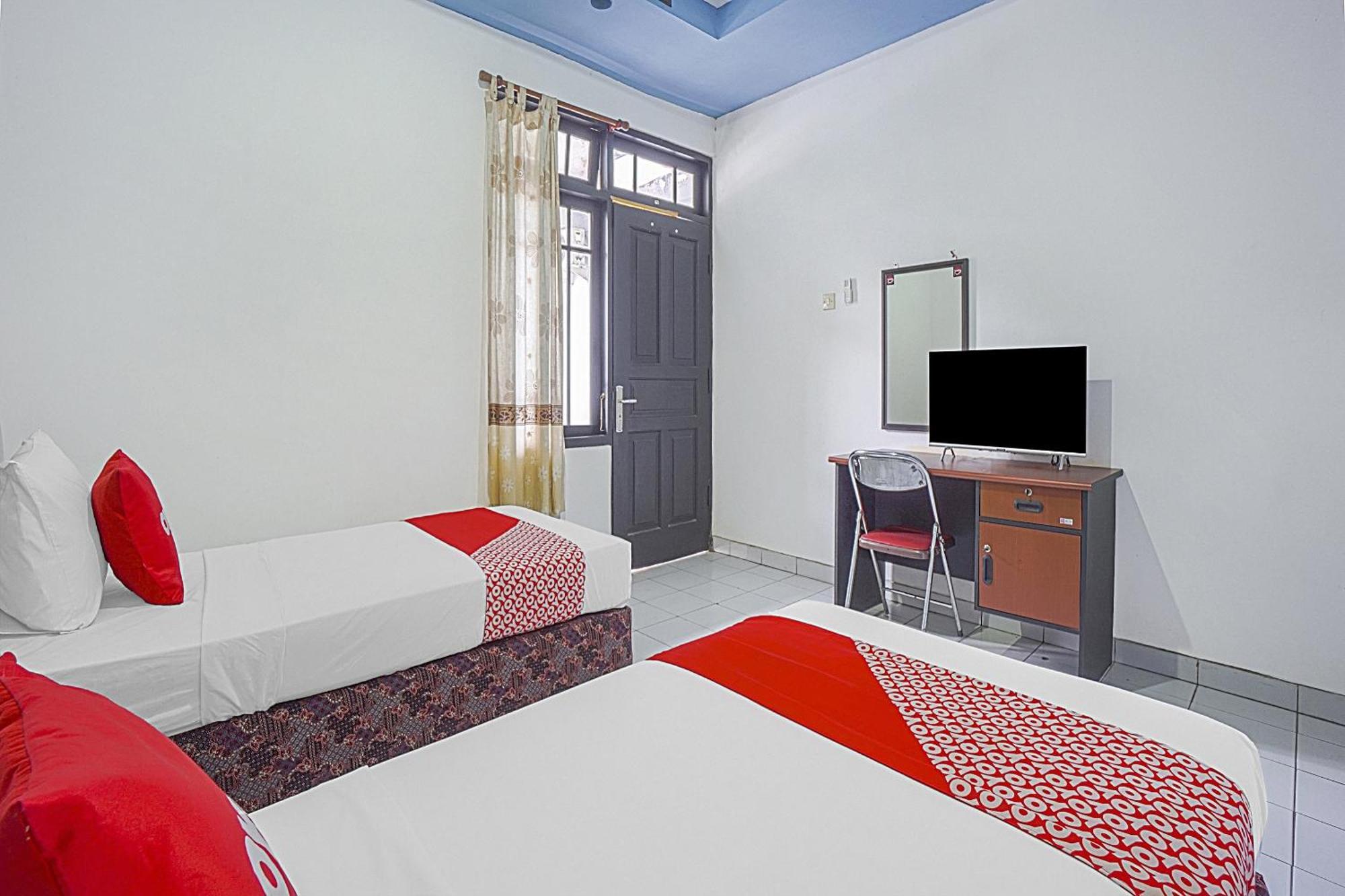 Oyo Life 90589 Palem Garden Hotel Tulungagung Bagian luar foto