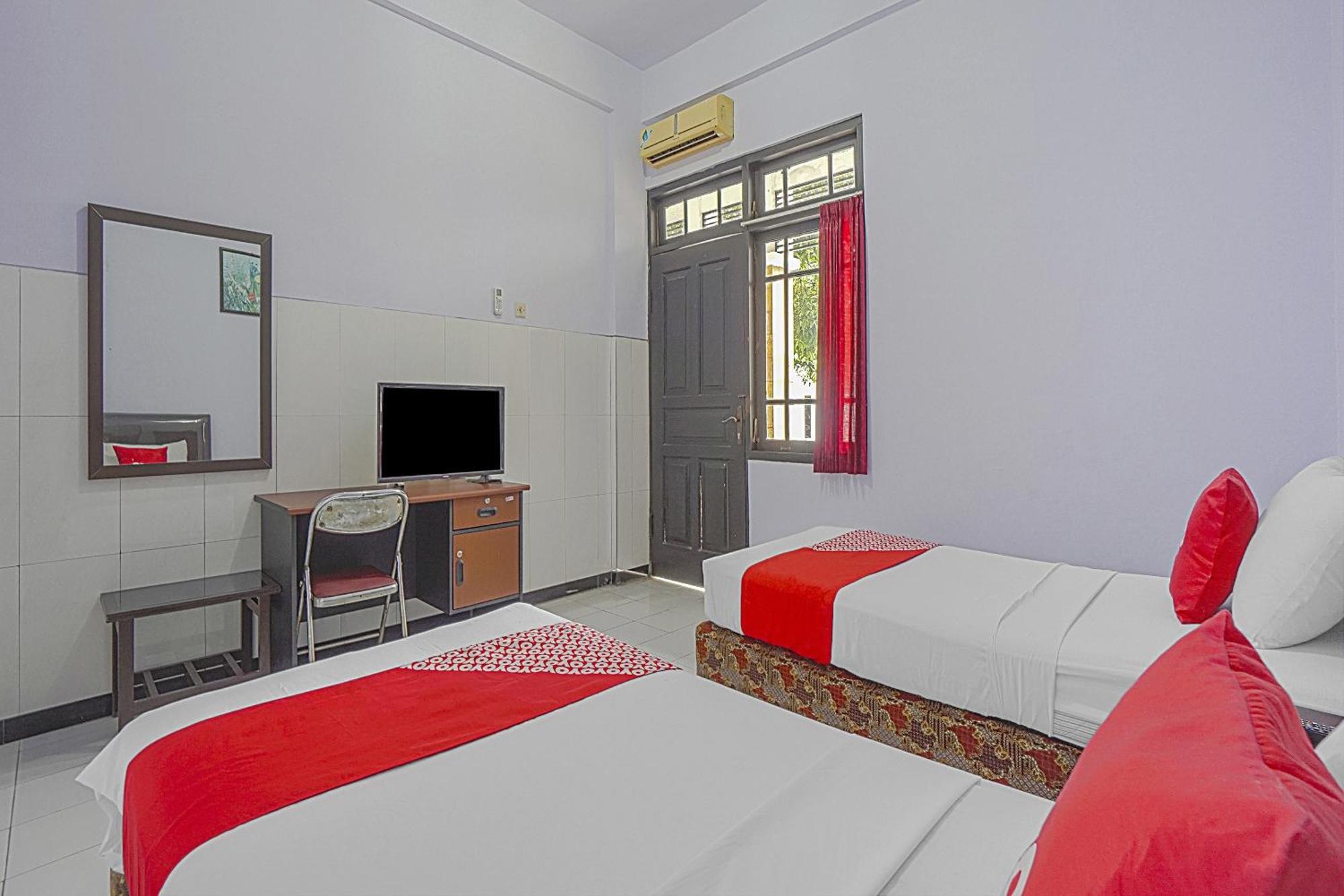 Oyo Life 90589 Palem Garden Hotel Tulungagung Bagian luar foto
