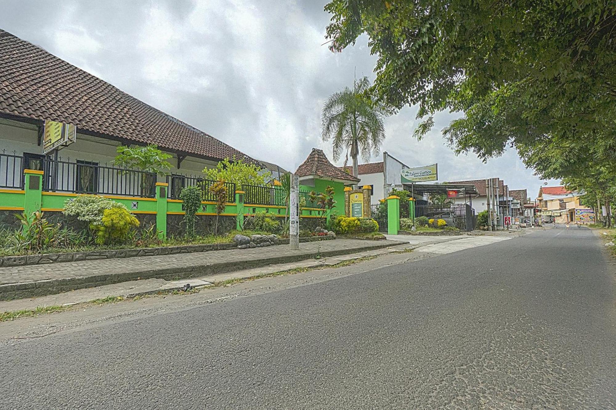Oyo Life 90589 Palem Garden Hotel Tulungagung Bagian luar foto