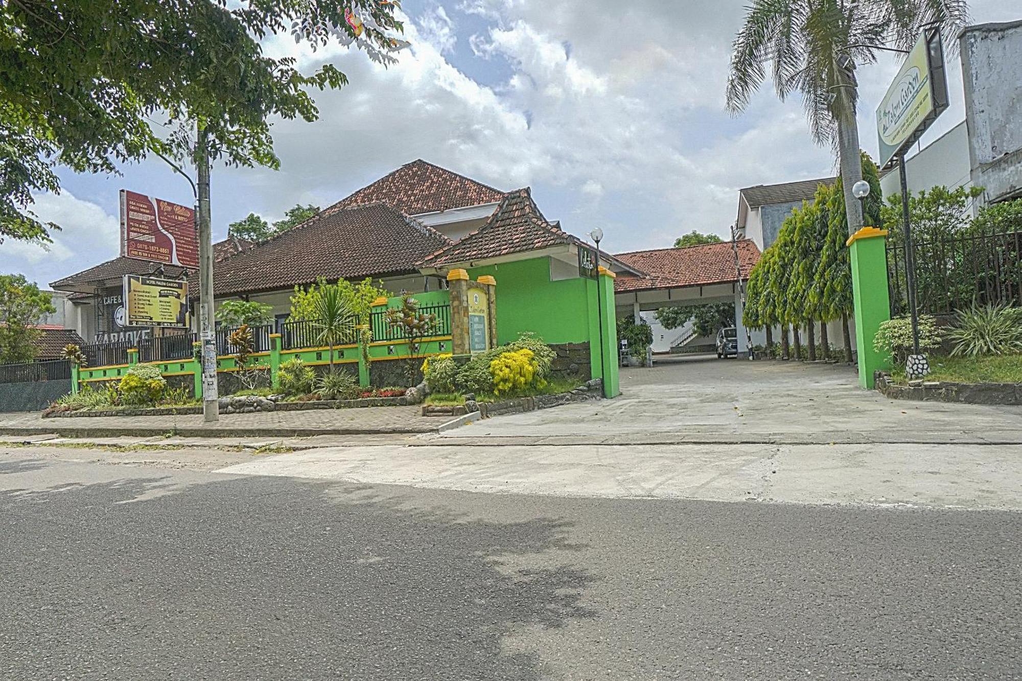 Oyo Life 90589 Palem Garden Hotel Tulungagung Bagian luar foto