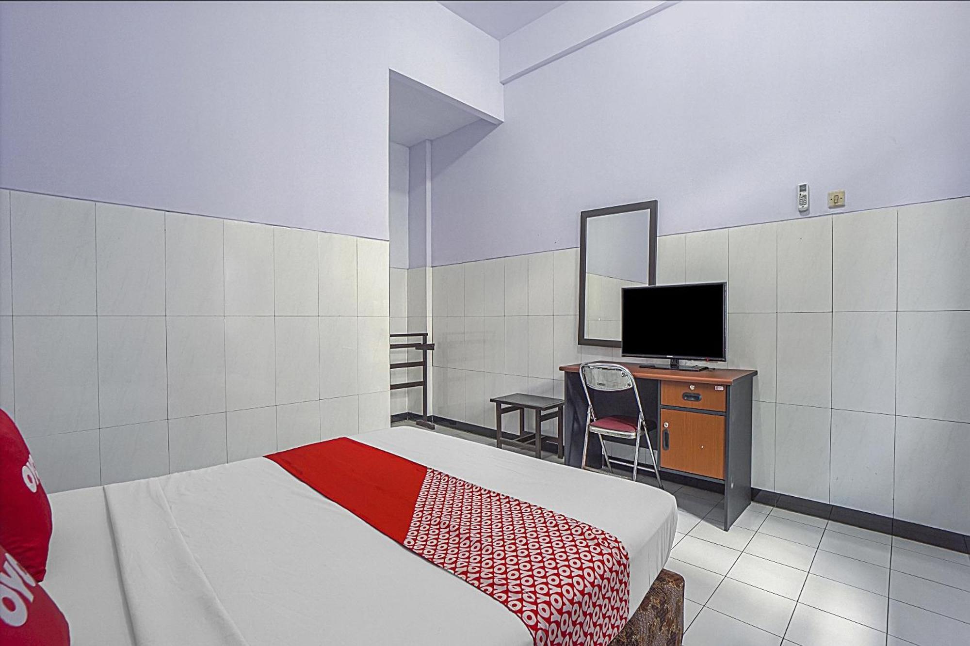 Oyo Life 90589 Palem Garden Hotel Tulungagung Bagian luar foto