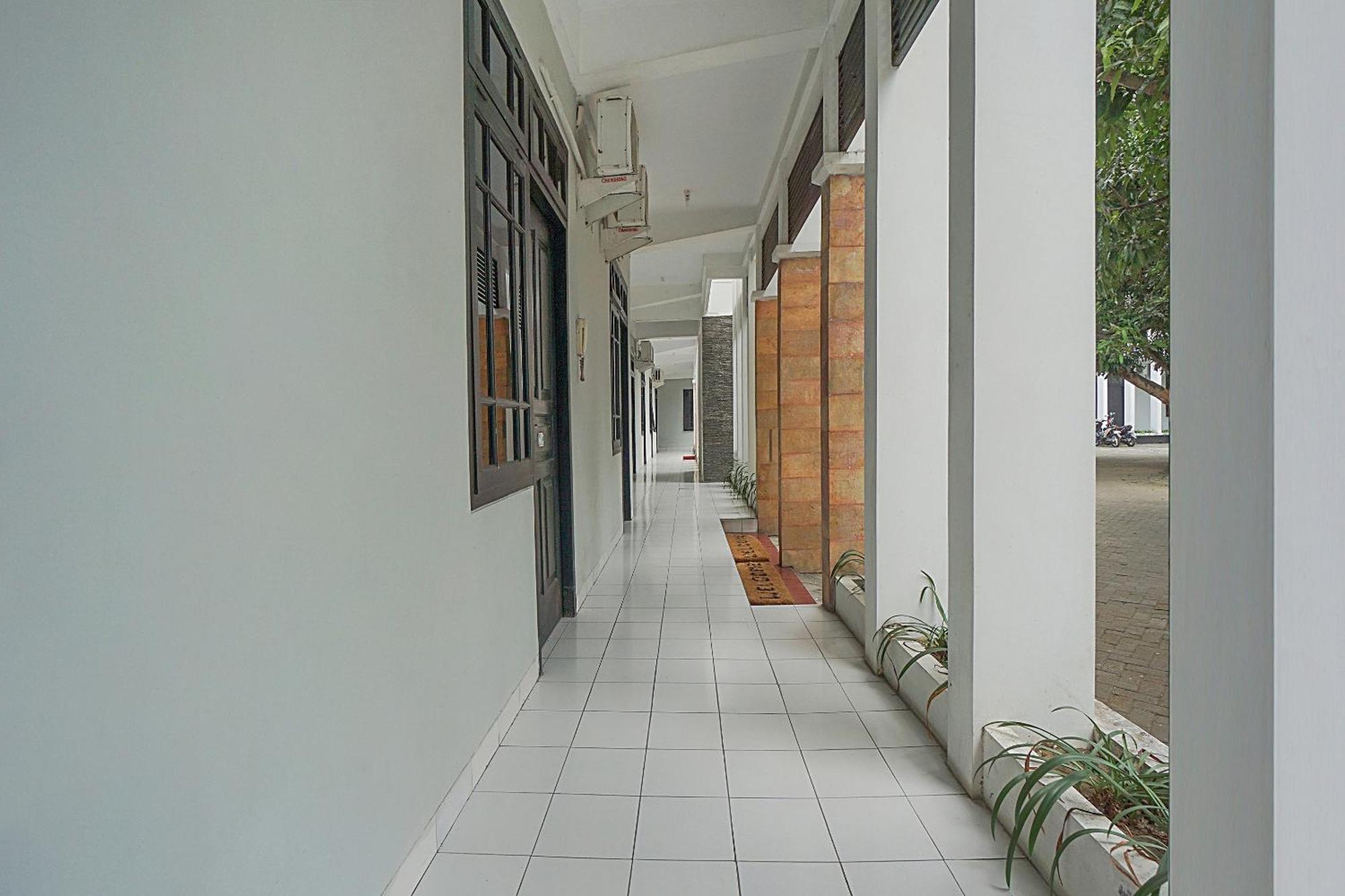 Oyo Life 90589 Palem Garden Hotel Tulungagung Bagian luar foto